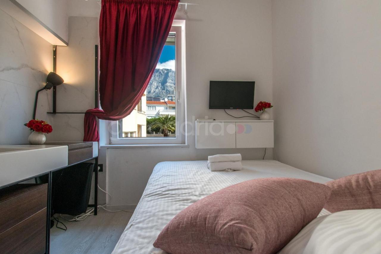 Beachfront Deluxe B&B มาคาร์สกา ภายนอก รูปภาพ